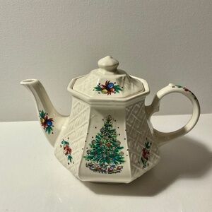 Sadler Teapot Windsor Octagon Embossed Basketweave Christmas England GVC
